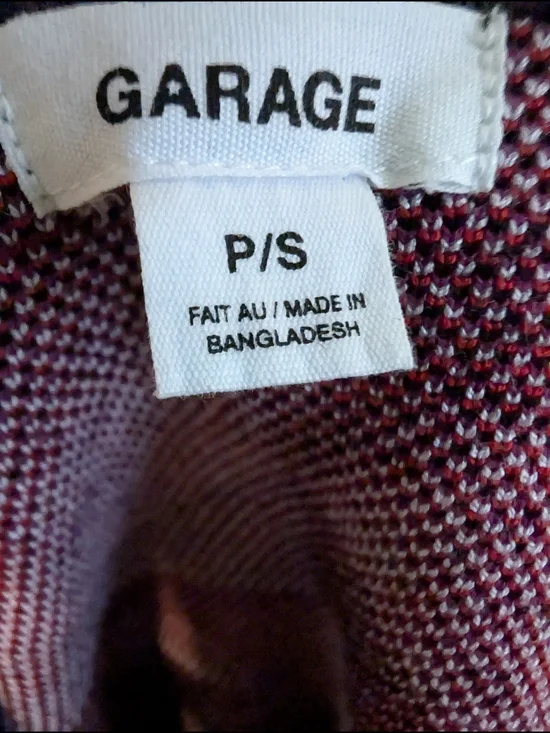 Garage Knit Sleeveless Lip-Print Crop Top - Red, Purple & Black - Picture 5 of 6